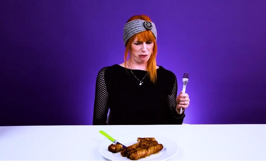 Tersiksa, Ini Reaksi Kocak Vegetarian Saat Diminta Makan Daging Lagi