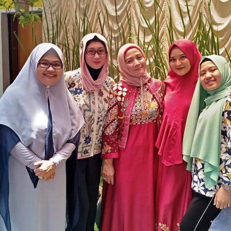 10 Potret Terkini Desy Ratnasari, Politikus yang Awet Muda