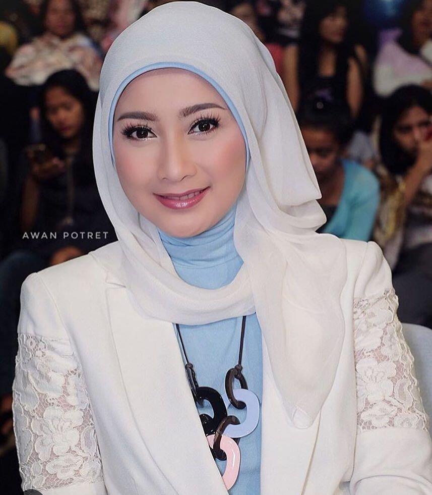 10 Potret Terkini Desy Ratnasari, Politikus yang Awet Muda