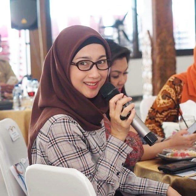 10 Potret Terkini Desy Ratnasari, Politikus yang Awet Muda