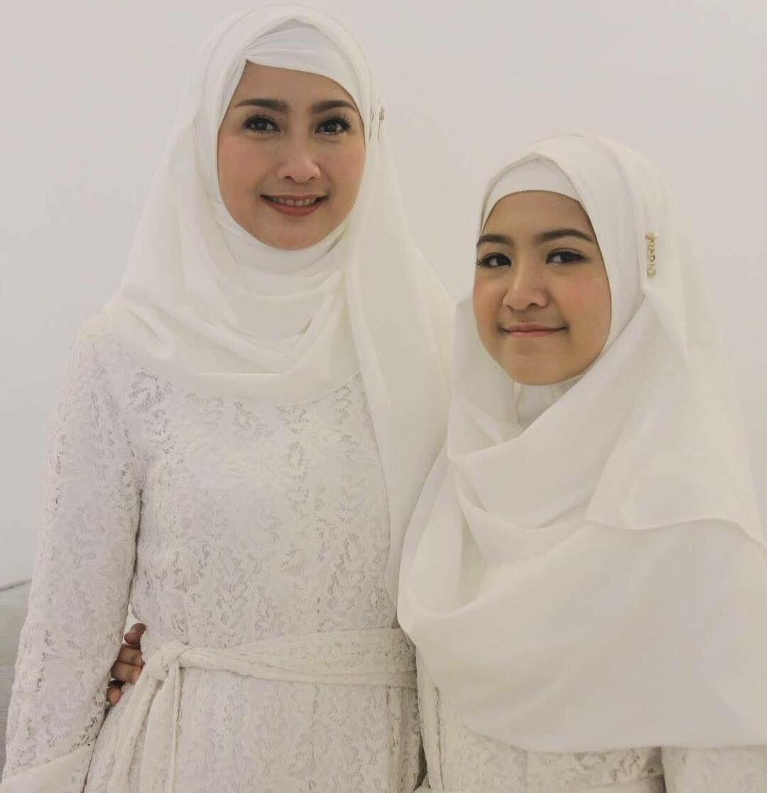 10 Potret Terkini Desy Ratnasari, Politikus yang Awet Muda