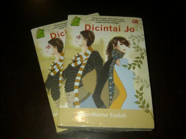 Psst... 5 Novel Indonesia ini Mengusung Tema Lesbian, Kalian Tahu Gak?