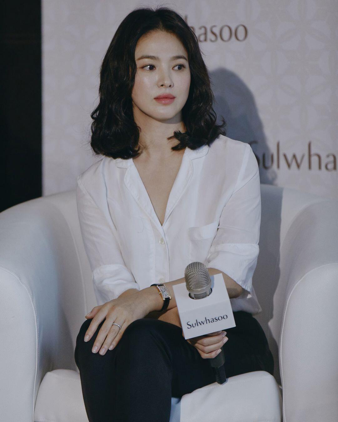 Setahun Menikah, 10 Potret Song Song Couple yang Auranya Makin Memikat
