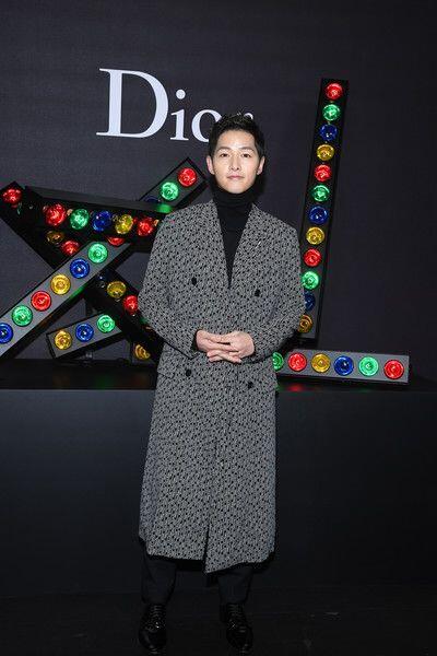 Setahun Menikah, 10 Potret Song Song Couple yang Auranya Makin Memikat