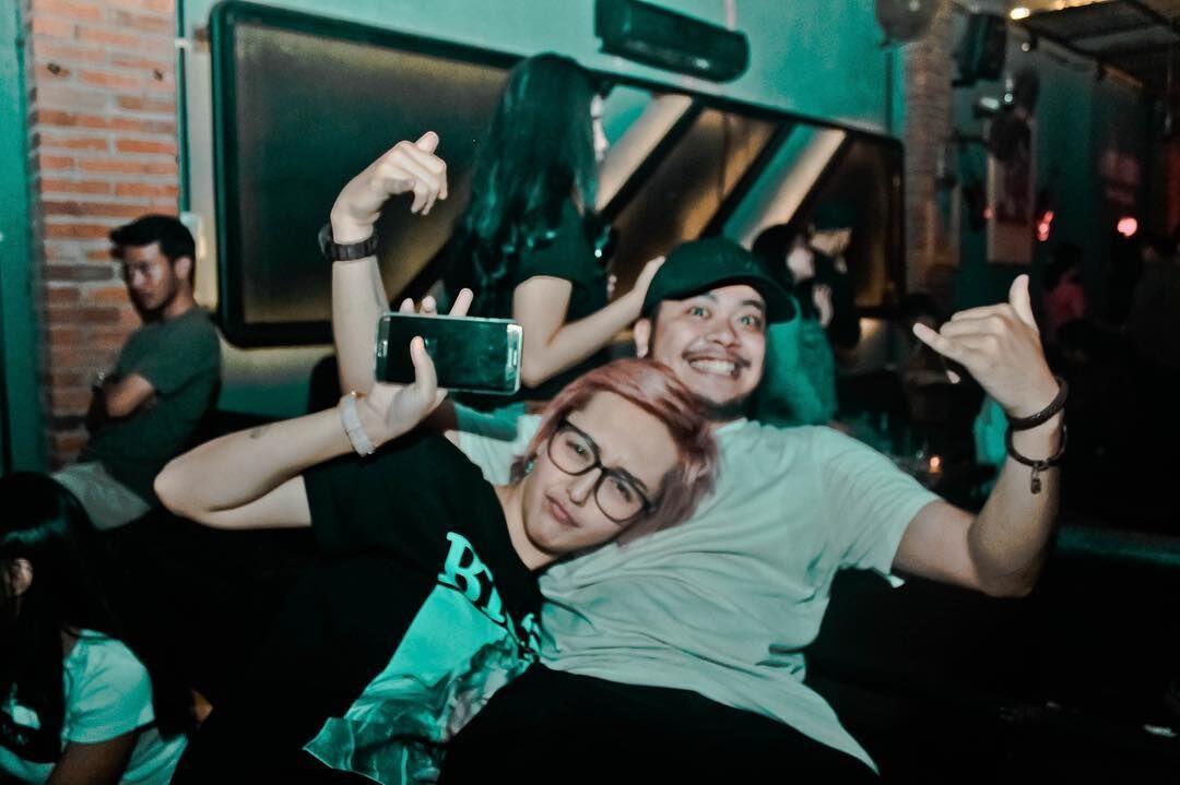 10 Potret Kemesraan Reza Smash dan Pacar Bulenya yang Bikin Baper