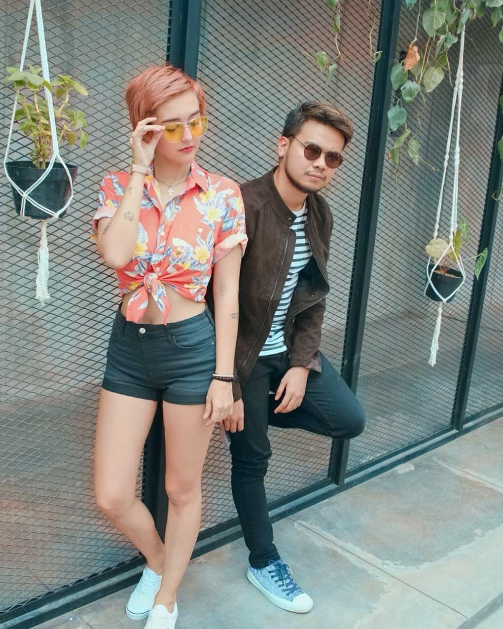 10 Potret Kemesraan Reza Smash dan Pacar Bulenya yang Bikin Baper