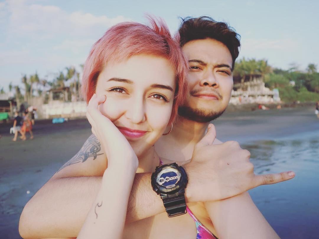 10 Potret Kemesraan Reza Smash dan Pacar Bulenya yang Bikin Baper
