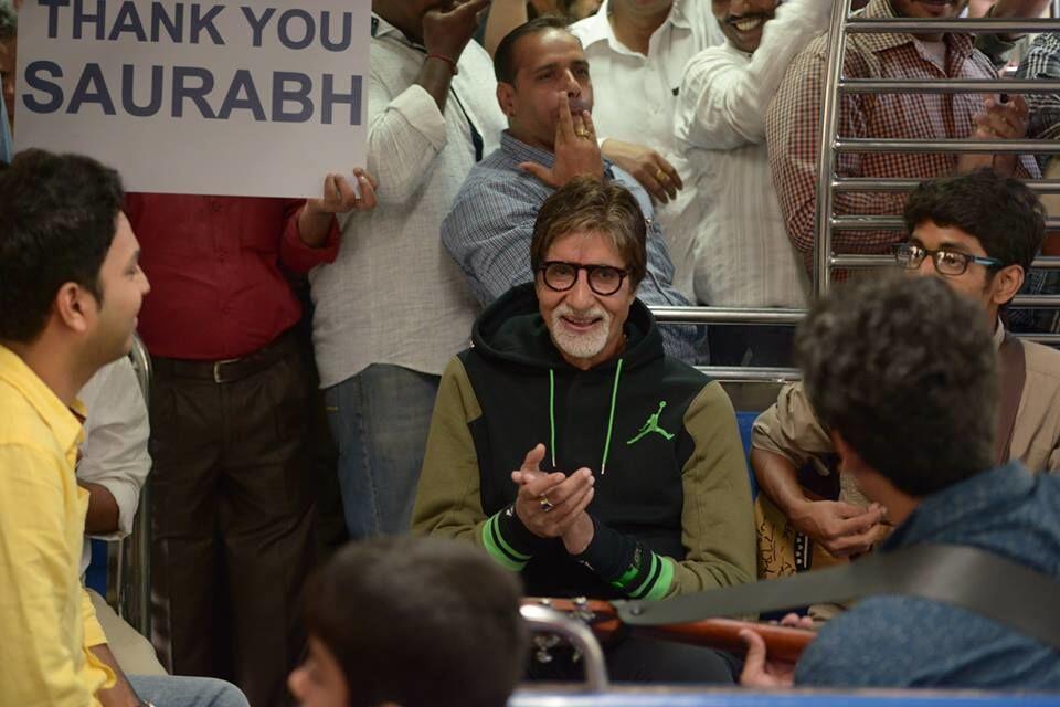 5 Artis Bollywood Ini Gak Malu Gunakan Transportasi Umum