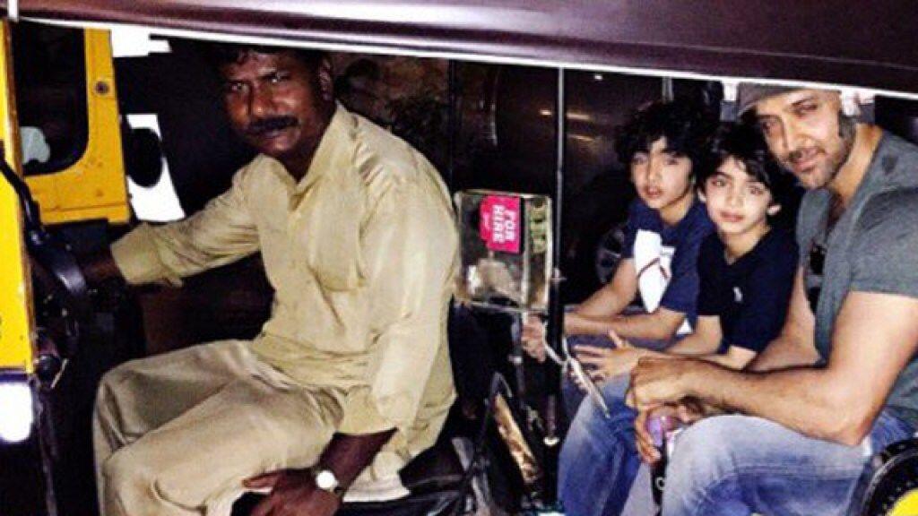 5 Artis Bollywood Ini Gak Malu Gunakan Transportasi Umum