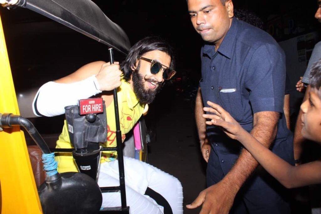 5 Artis Bollywood Ini Gak Malu Gunakan Transportasi Umum