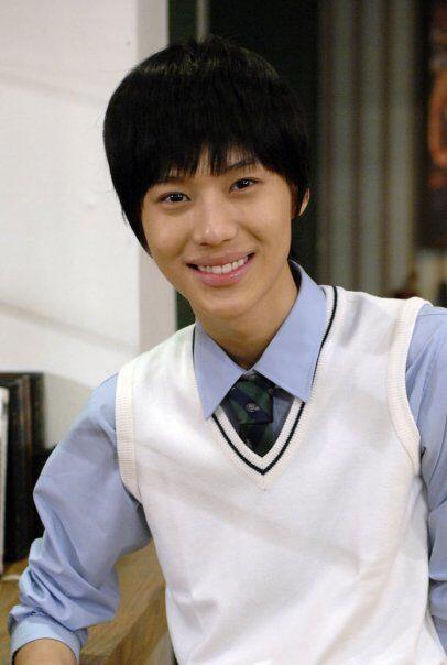 Transformasi 7 Maknae KPop yang Bikin Pangling, Cepet Banget Gedenya!