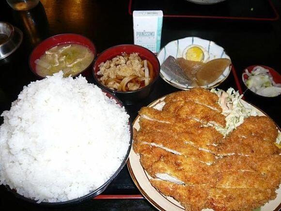 10 Makanan yang Disajikan dalam Porsi Jumbo, Yakin Kuat Makan Sendiri?