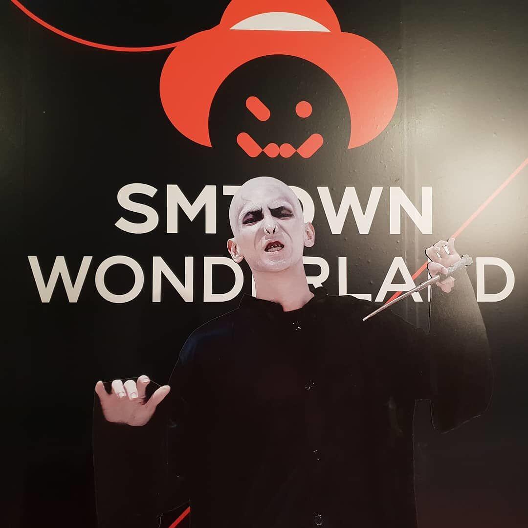 12 Potret Keseruan SM Wonderland, Para Idola KPop Tampil Seram Banget!