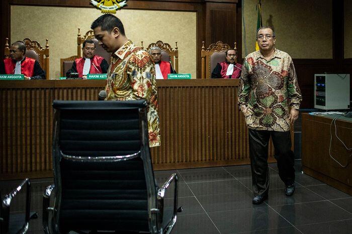 Pencabutan hak politik Wali Kota nonaktif Kendari dan ayahnya