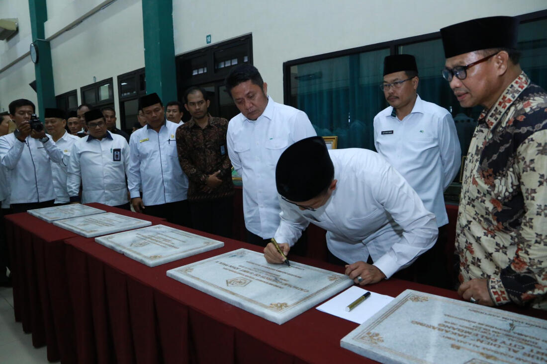 Menag Resmikan 5 Rumah Ibadah dan 10 Gedung Balai Nikah di Sumsel