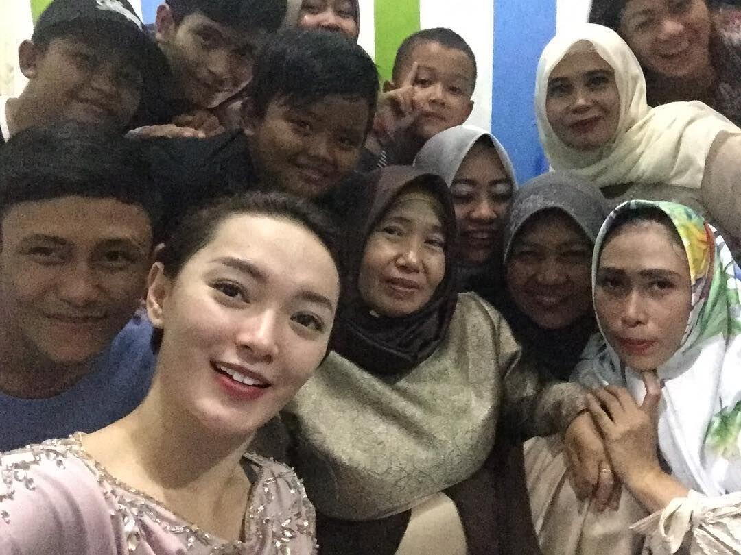 Bergelimang Harta, 10 Potret Sederhana Zaskia Gotik Bareng Keluarga