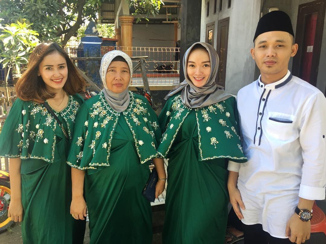 Bergelimang Harta, 10 Potret Sederhana Zaskia Gotik Bareng Keluarga