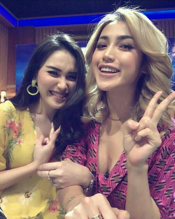 Sempat Perang Dingin, 5 Artis Ini Kembali Akur dengan Sahabatnya
