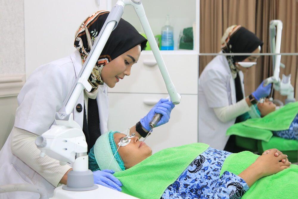 Ibu-ibu PNS Ini Coba Perawatan Laser Terbaik di Dunia