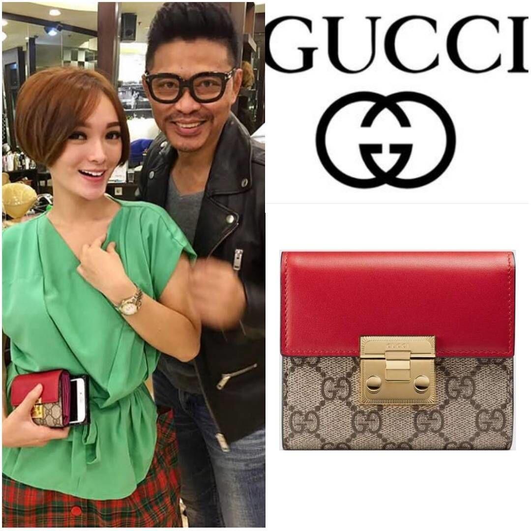 Mewah! 10 Fashion Zaskia Gotik dengan Harga Fantastis