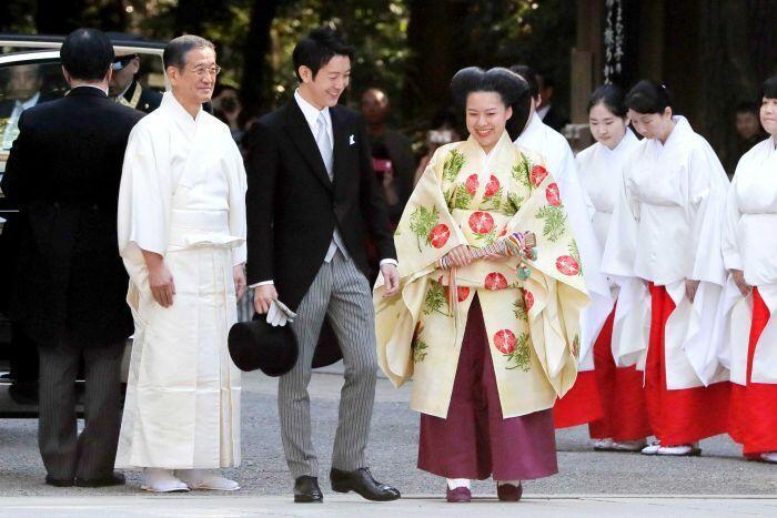 10 Momen Nikah Putri Jepang dengan Orang Biasa, Lepas Status Kerajaan!