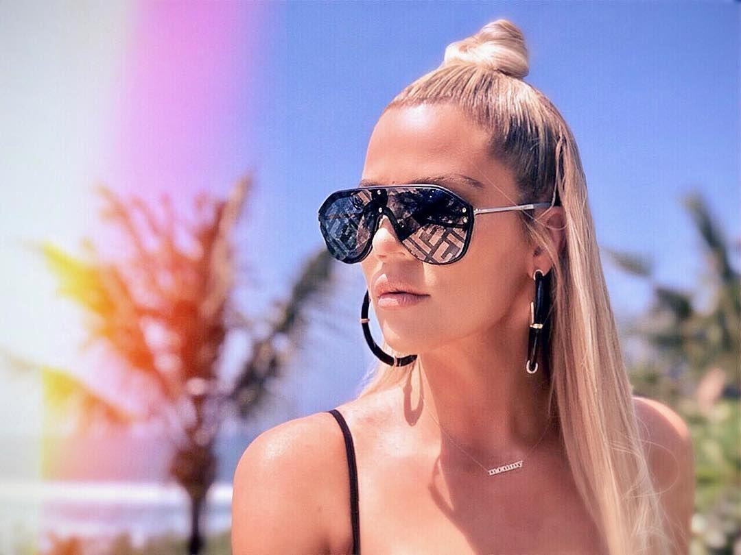 13 Potret Liburan Asyik Kim Kardashian & Sisters di Bali