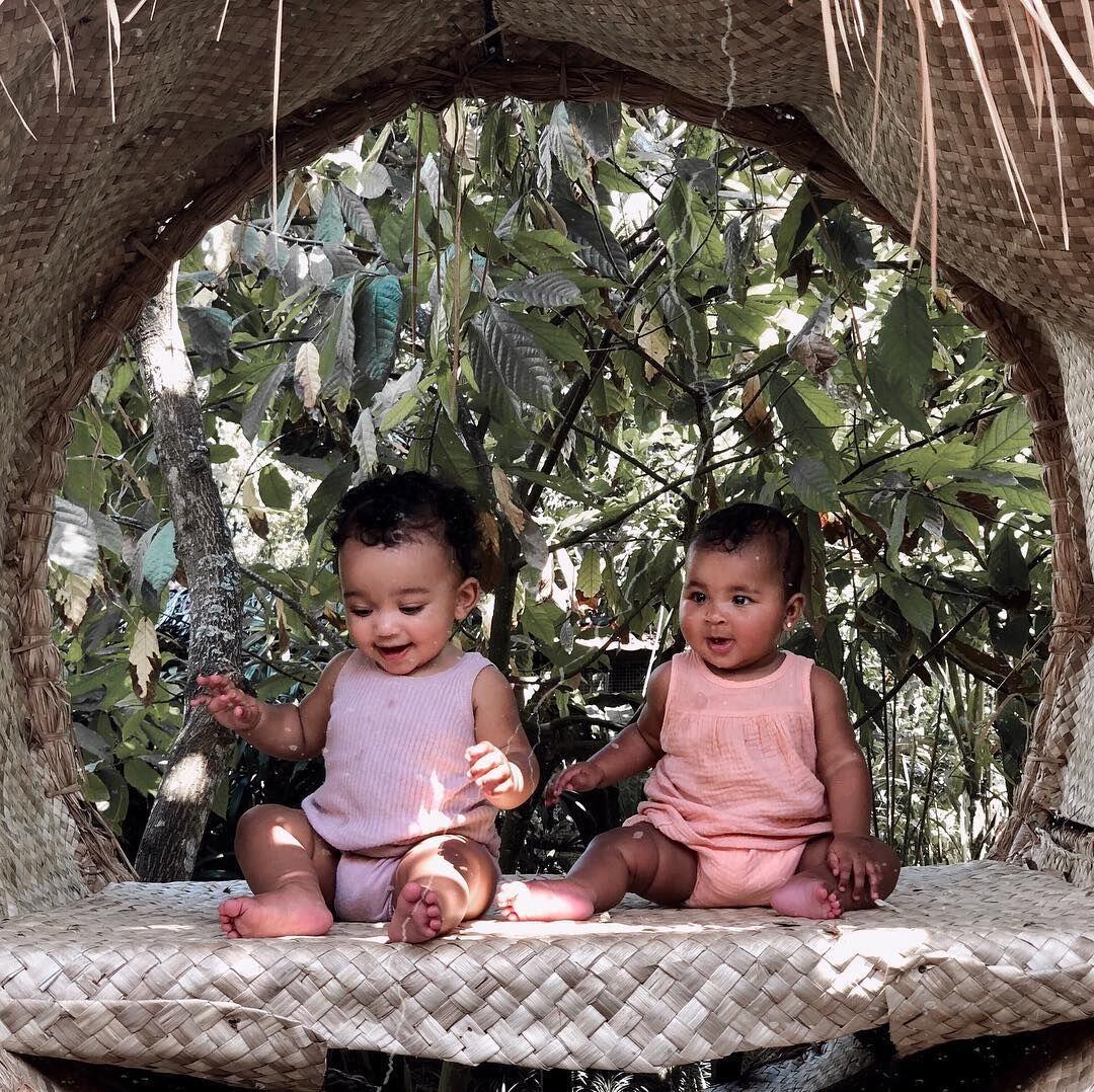 13 Potret Liburan Asyik Kim Kardashian & Sisters di Bali
