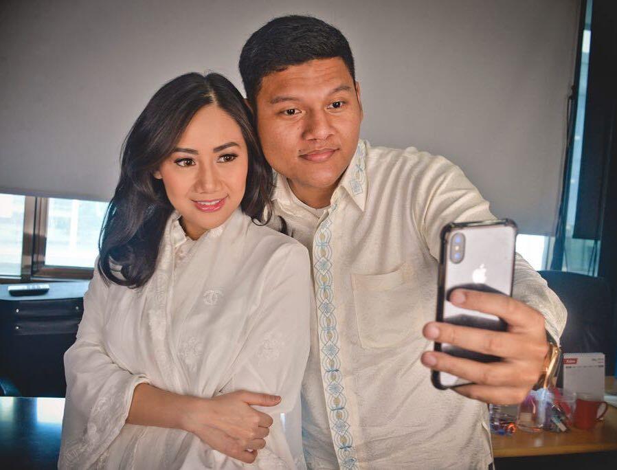 9 Potret Pasangan Viral yang Lamar dengan Billboard, Sweet Abis!