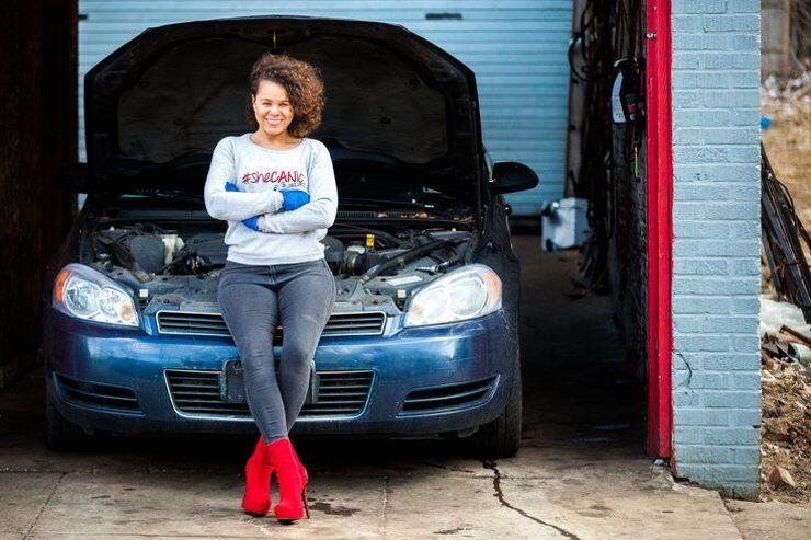 Jangan Mau Kalah, Wanita Juga Perlu Miliki 5 Keahlian Perihal Mobil