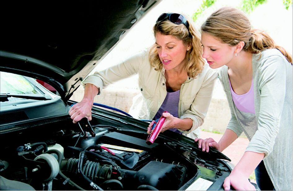 Jangan Mau Kalah, Wanita Juga Perlu Miliki 5 Keahlian Perihal Mobil