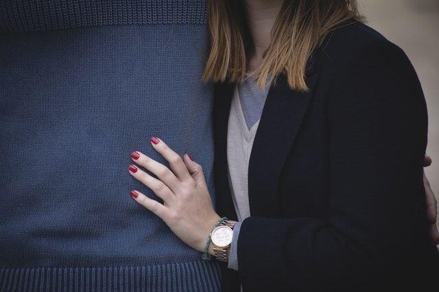 5 Resiko yang Akan Diterima Saat Bergantung Secara Materi Sama Pacar