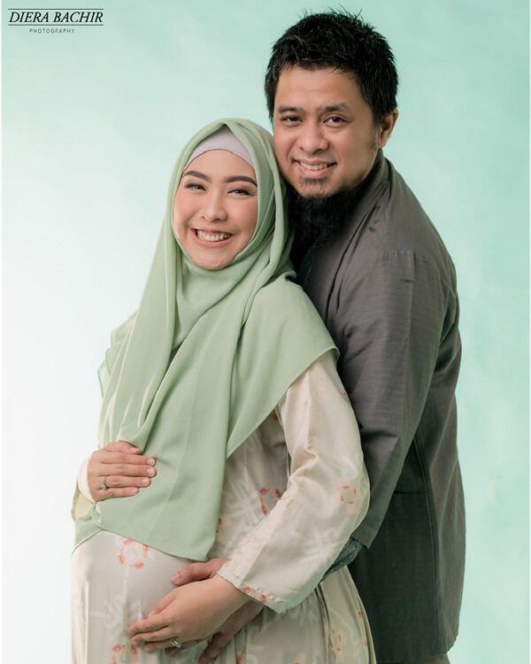 10 Ide Foto Kehamilan buat Perempuan Berhijab, Santun & Penuh Makna