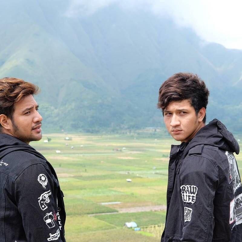 10 Kakak Adik Artis Ini Mirip Banget, Susah Bedain Nih!