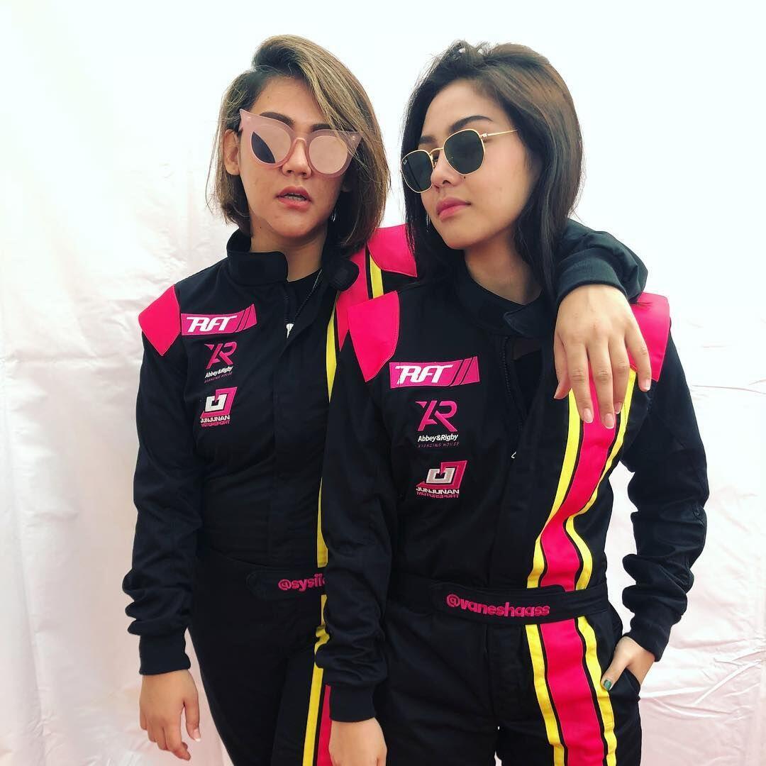 10 Kakak Adik Artis Ini Mirip Banget, Susah Bedain Nih!