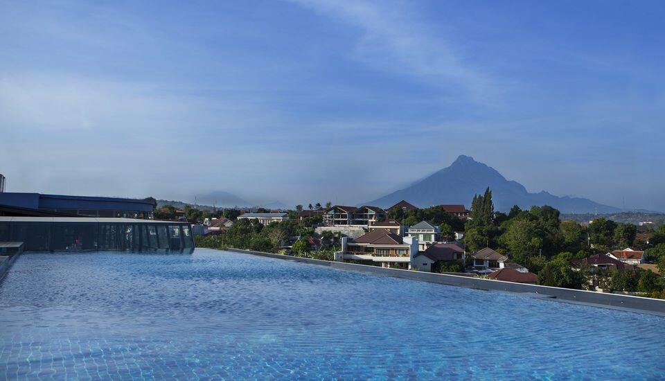 Keren, 6 Hotel di Semarang Ini Punya Infinity Pool Lho!