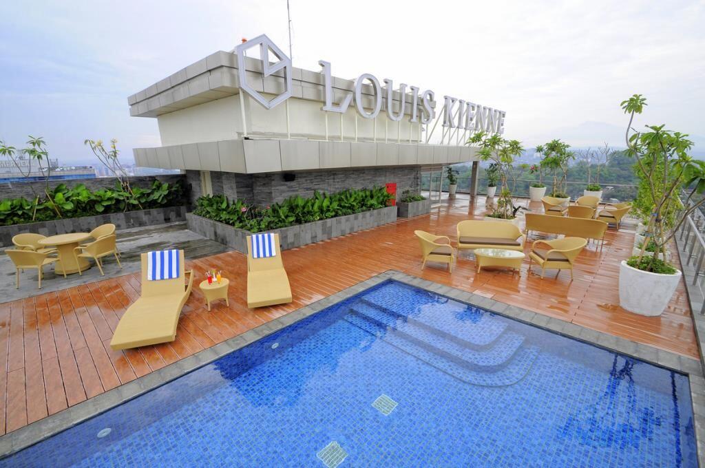 Keren, 6 Hotel di Semarang Ini Punya Infinity Pool Lho!
