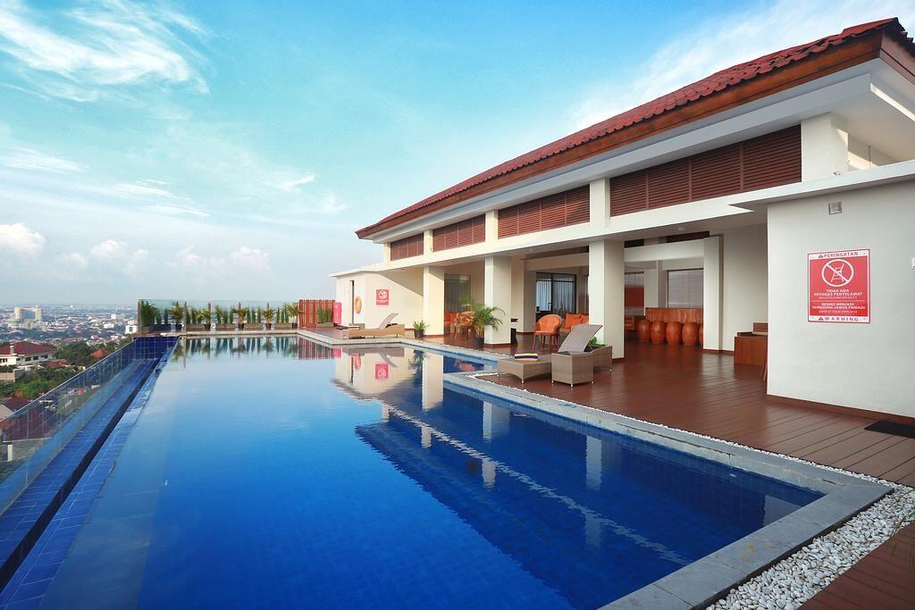 Keren, 6 Hotel di Semarang Ini Punya Infinity Pool Lho!