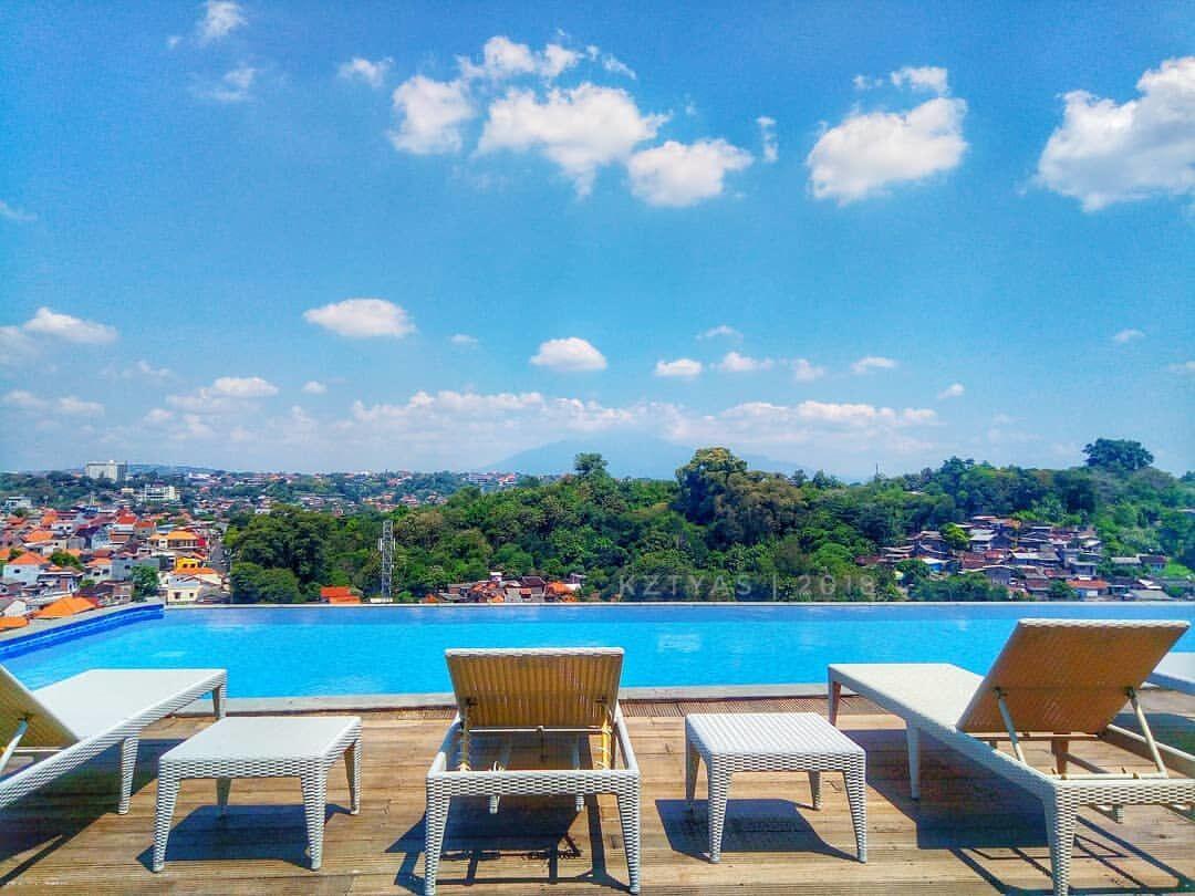 Keren, 6 Hotel di Semarang Ini Punya Infinity Pool Lho!