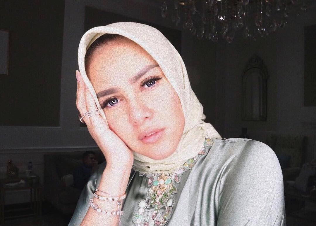 10 Gaya Olla Ramlan Saat Berhijab yang Banjir Pujian, Buat Hati Adem