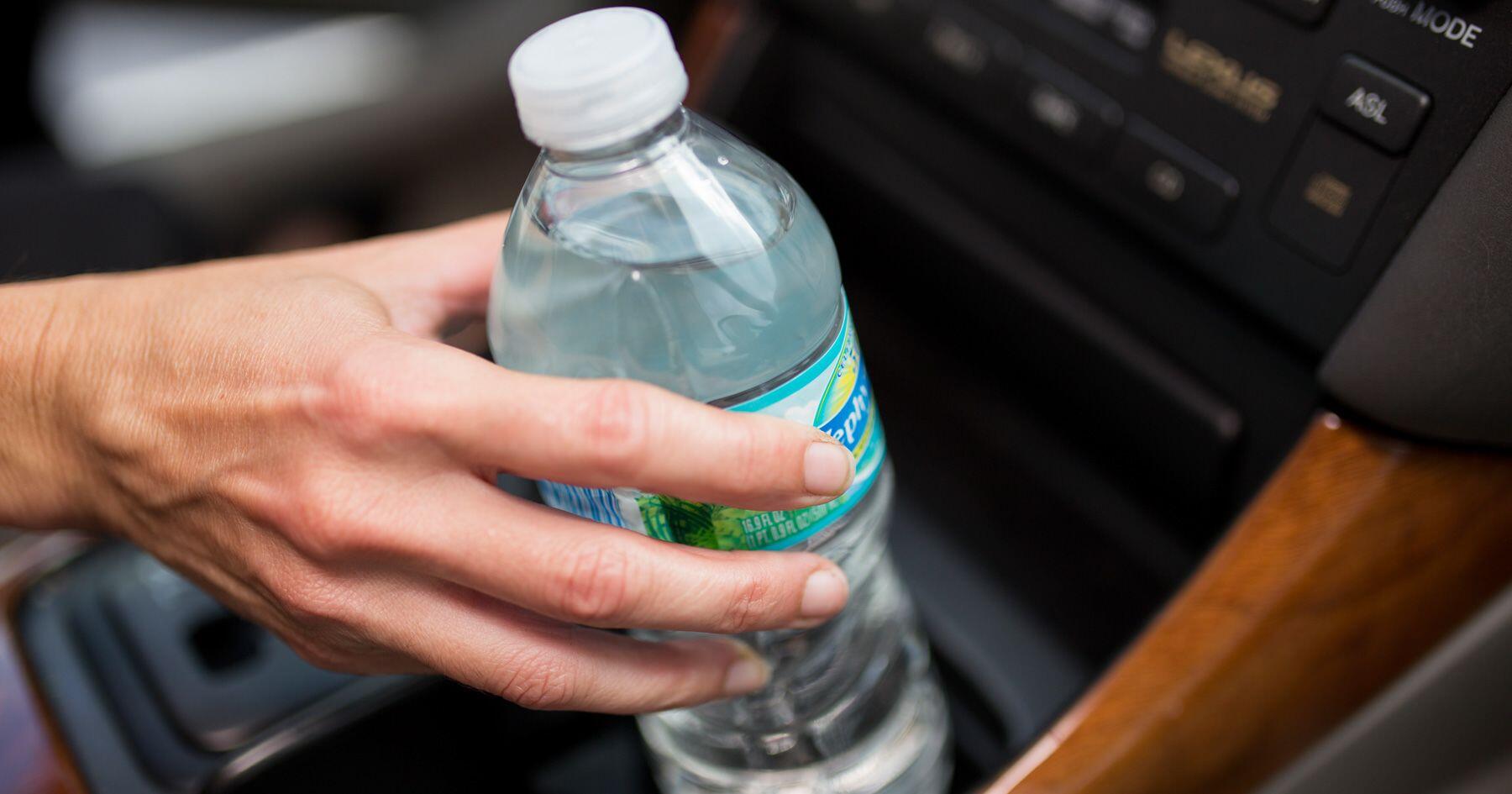 Simak 5 Alasan Berbahaya Memakai Ulang Botol Kemasan Air Mineral