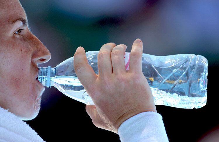 Simak 5 Alasan Berbahaya Memakai Ulang Botol Kemasan Air Mineral
