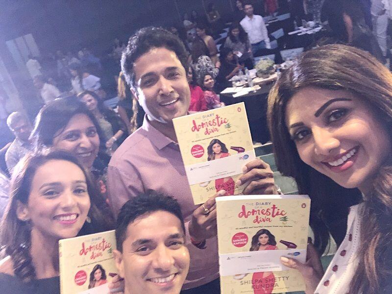 Gak Nyangka, 7 Aktris Bollywood Ini Sukses Menulis Buku Lho!
