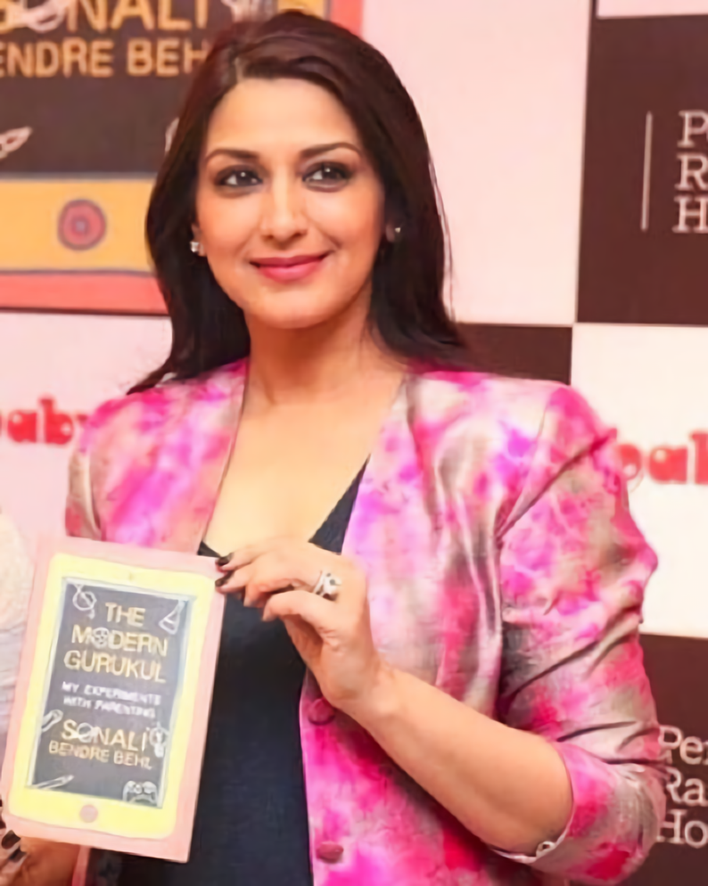 Gak Nyangka, 7 Aktris Bollywood Ini Sukses Menulis Buku Lho!