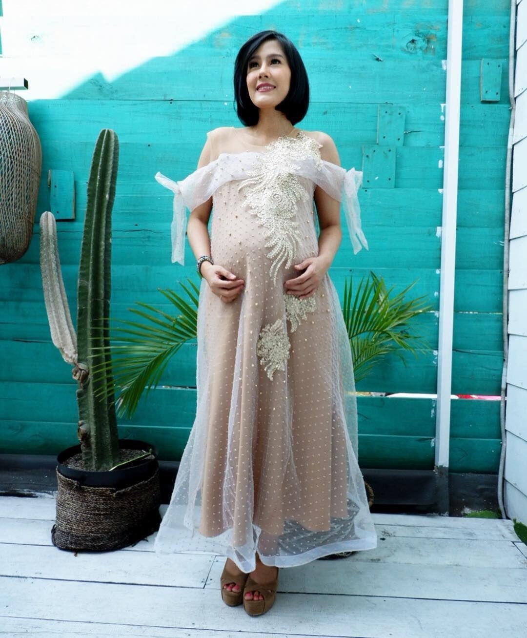 10 Maternity Shoot Paling Glamour dengan Gaun, Bak Bidadari Kayangan!