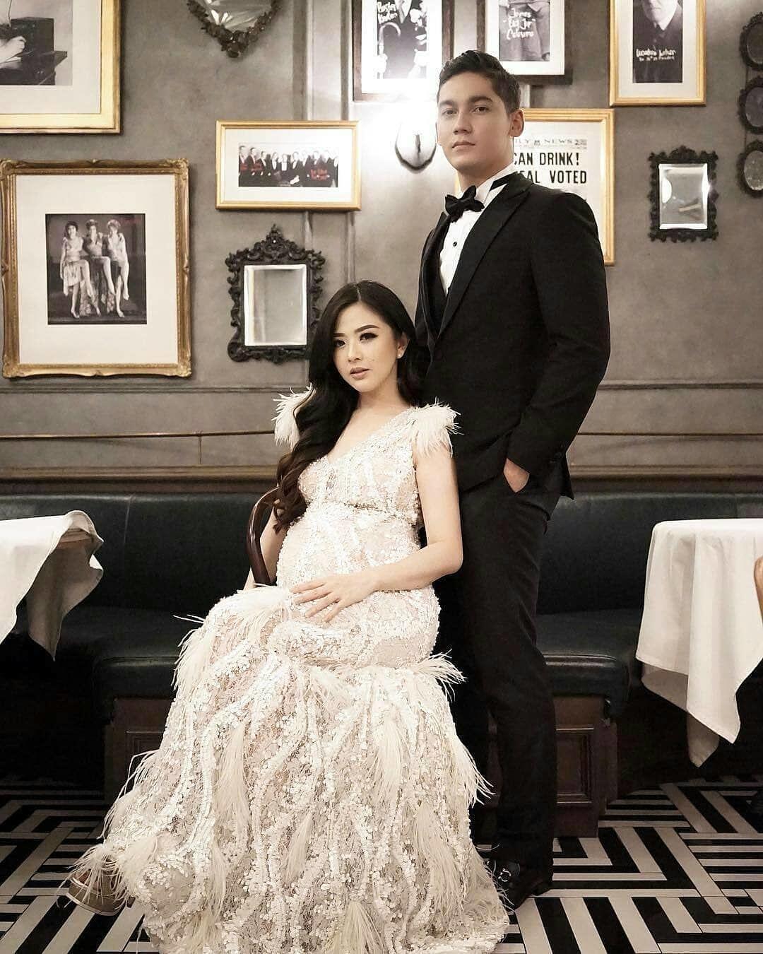 10 Maternity Shoot Paling Glamour dengan Gaun, Bak Bidadari Kayangan!