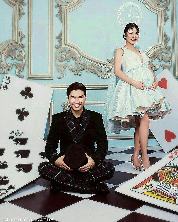 10 Maternity Shoot Paling Glamour dengan Gaun, Bak Bidadari Kayangan!