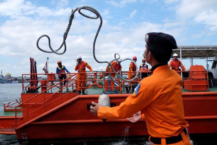 Ternyata Ini Alasan Tim SAR Berseragam Oranye!