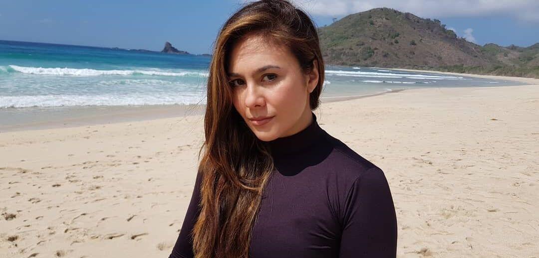 10 Potret Kece Wulan Guritno di Lombok yang Bikin Susah Napas