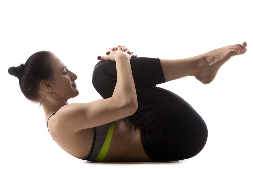 5 Gerakan Yoga Ini Bisa Bantu Kamu Memperlancar Sistem Pencernaanmu