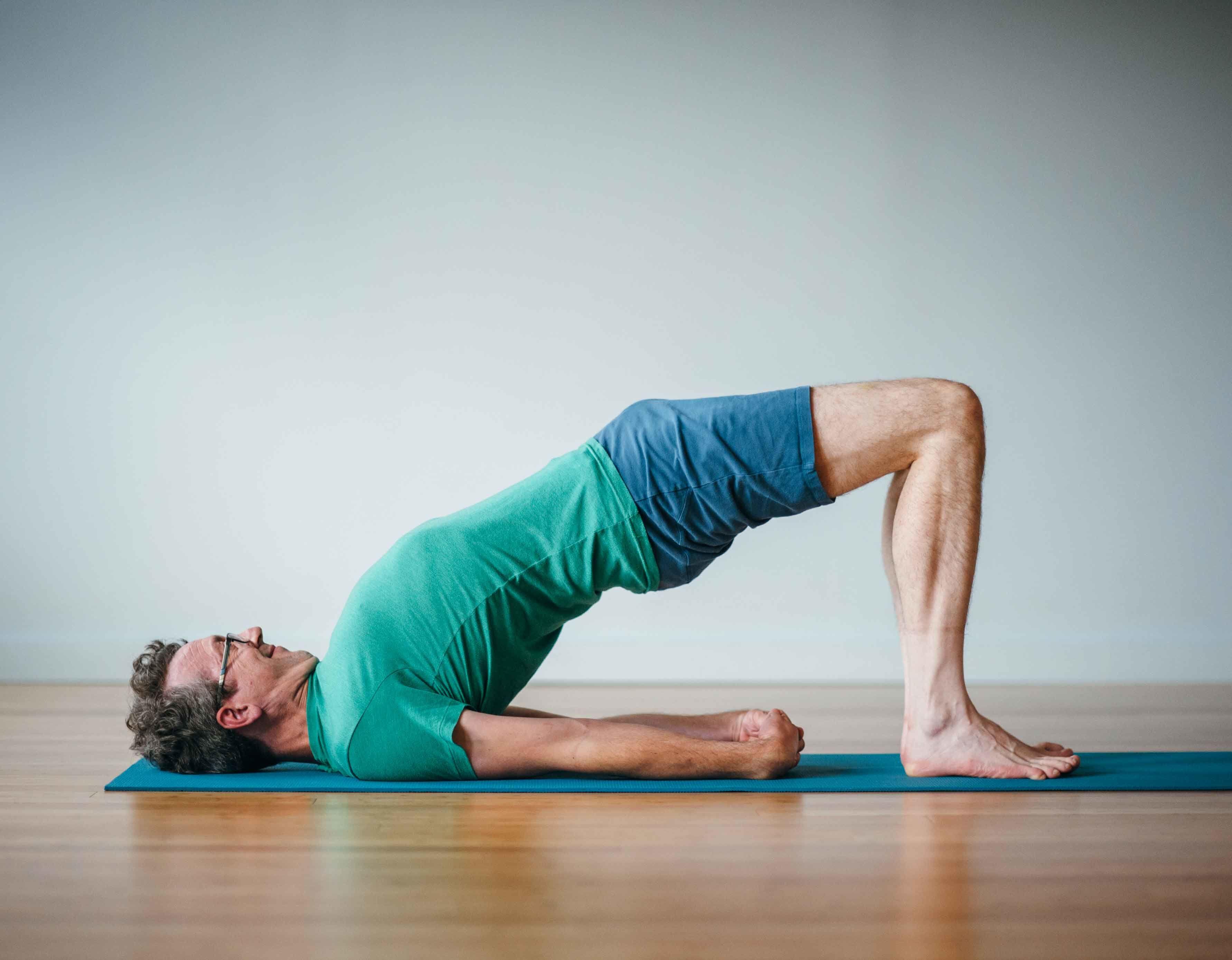 5 Gerakan Yoga Ini Bisa Bantu Kamu Memperlancar Sistem Pencernaanmu